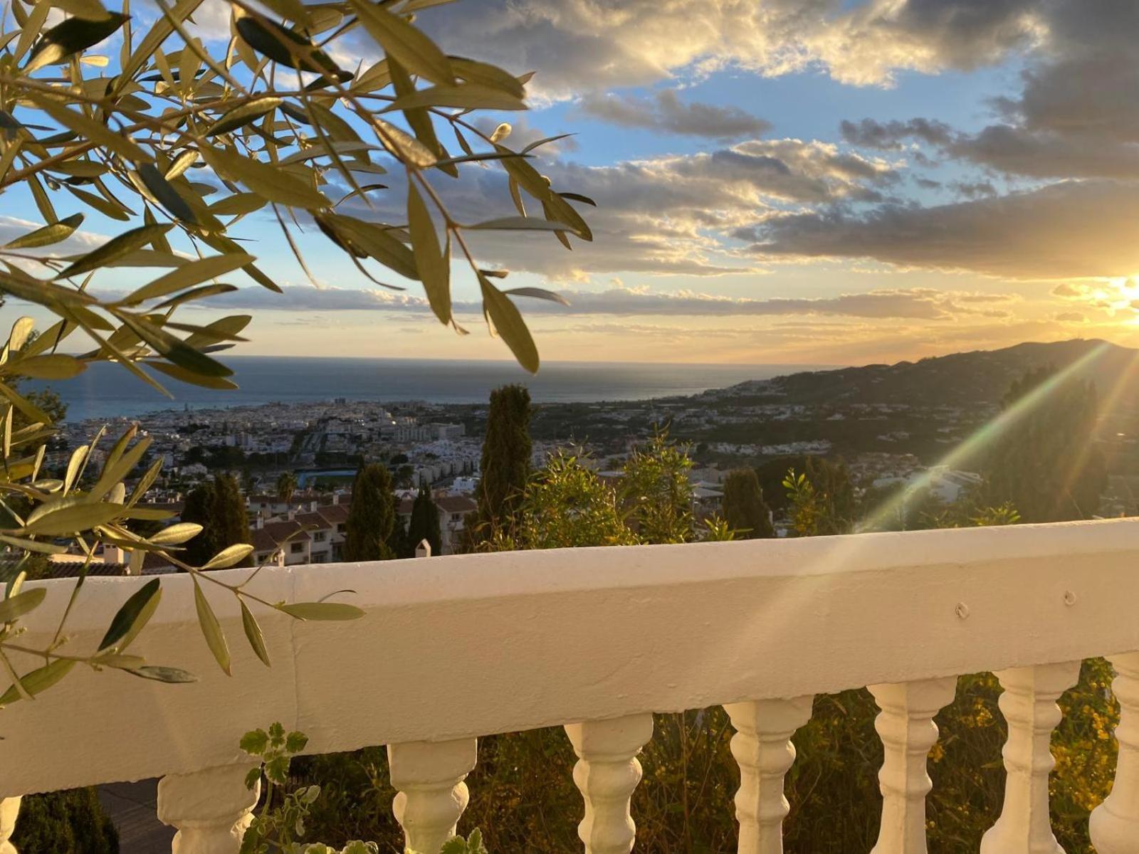Precioso Apartamento Mandarinos Con Vistas Al Mar Nerja Luaran gambar
